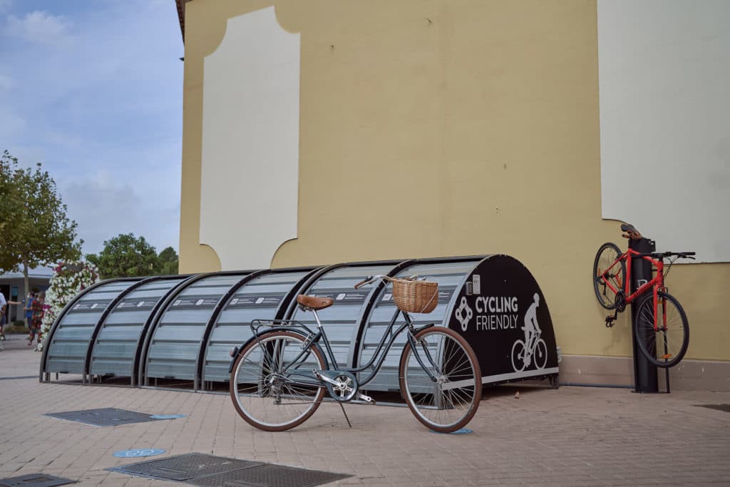 Parking de bicicletas en Mallorca Fashion Outlet