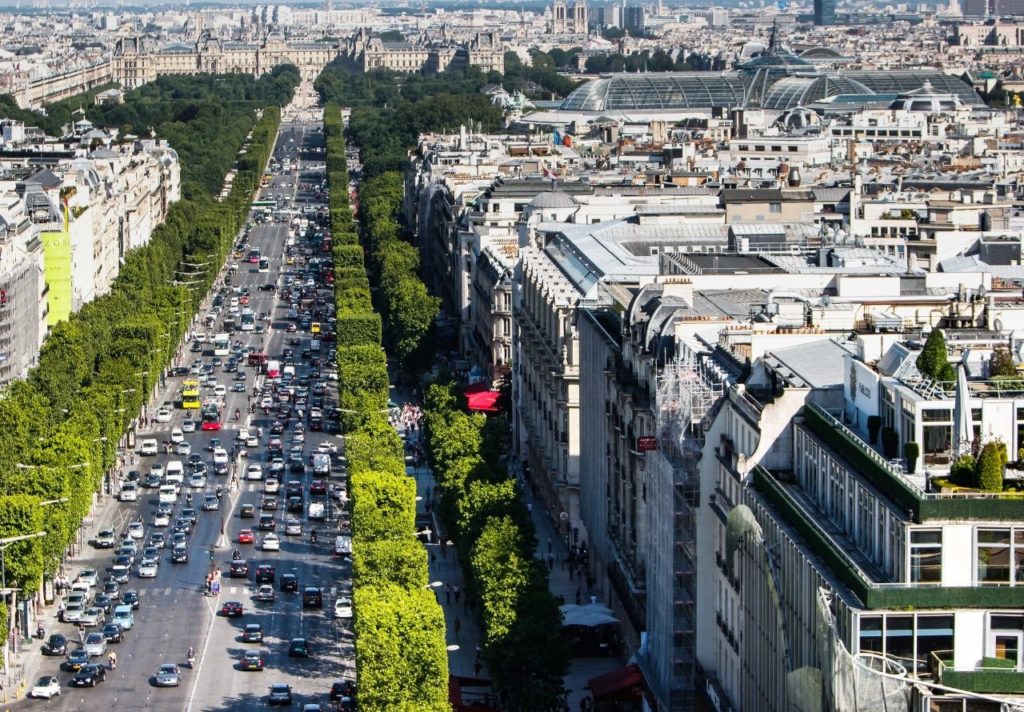 Calle principal en París