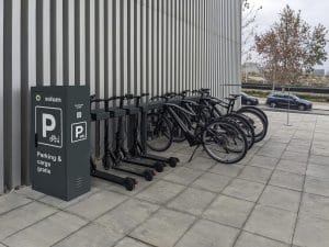 Aparcabicis Helios G en la calle